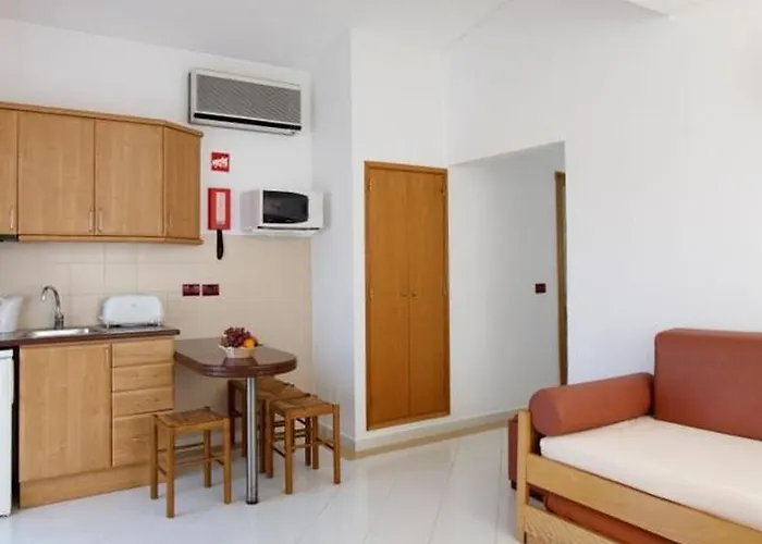 Do Golfe Θέρετρο